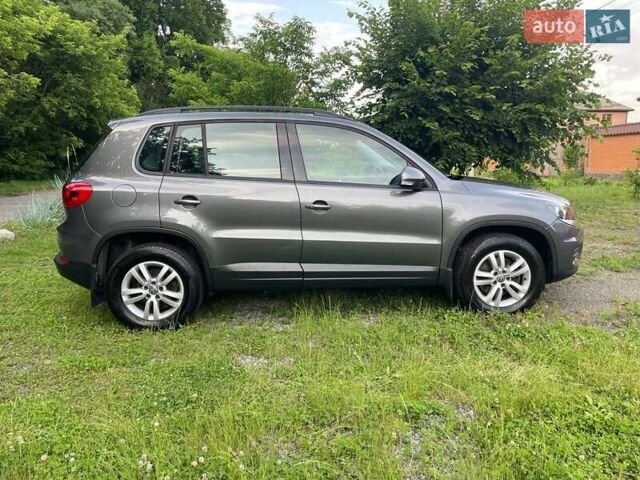 Сірий Фольксваген Тігуан, об'ємом двигуна 2 л та пробігом 133 тис. км за 13499 $, фото 6 на Automoto.ua