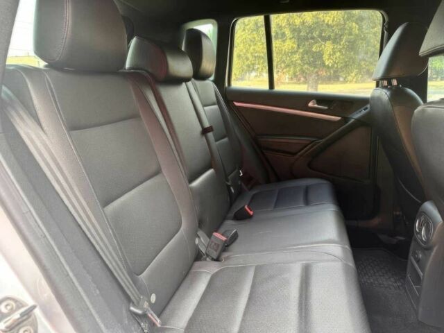 Сірий Фольксваген Тігуан, об'ємом двигуна 2 л та пробігом 72 тис. км за 7600 $, фото 9 на Automoto.ua