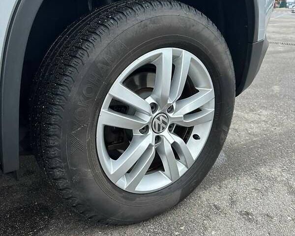 Сірий Фольксваген Тігуан, об'ємом двигуна 1.98 л та пробігом 117 тис. км за 13500 $, фото 28 на Automoto.ua