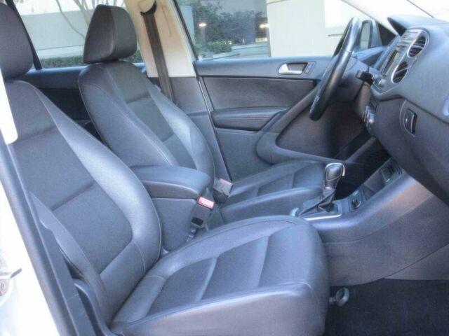 Серый Фольксваген Тигуан, объемом двигателя 2 л и пробегом 70 тыс. км за 4100 $, фото 5 на Automoto.ua