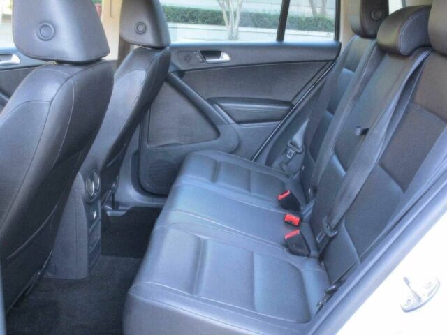 Серый Фольксваген Тигуан, объемом двигателя 2 л и пробегом 70 тыс. км за 4100 $, фото 9 на Automoto.ua