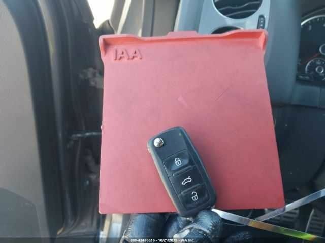 Серый Фольксваген Тигуан, объемом двигателя 2 л и пробегом 67 тыс. км за 2000 $, фото 10 на Automoto.ua