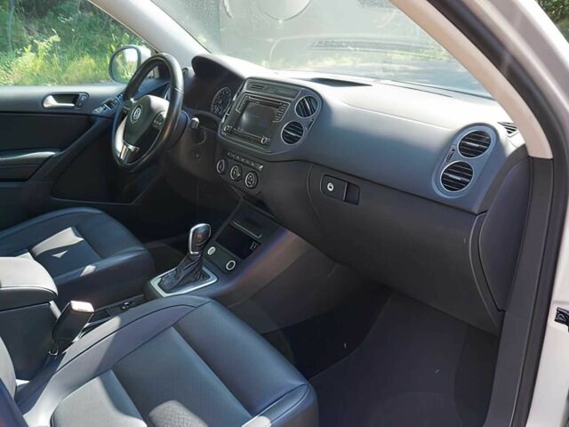 Сірий Фольксваген Тігуан, об'ємом двигуна 2 л та пробігом 77 тис. км за 7800 $, фото 10 на Automoto.ua