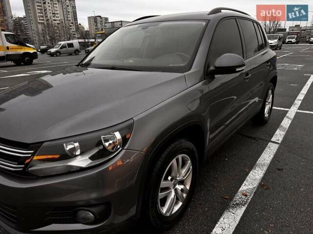 Серый Фольксваген Тигуан, объемом двигателя 1.98 л и пробегом 167 тыс. км за 10500 $, фото 1 на Automoto.ua