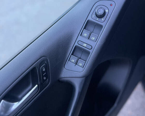 Серый Фольксваген Тигуан, объемом двигателя 2 л и пробегом 220 тыс. км за 12350 $, фото 17 на Automoto.ua