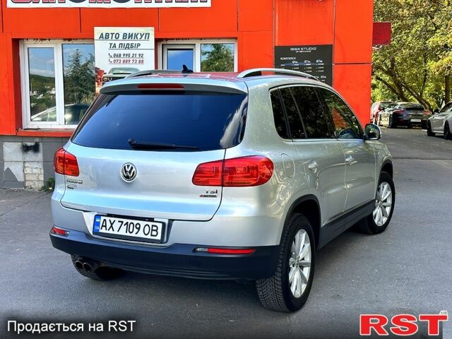 Сірий Фольксваген Тігуан, об'ємом двигуна 2 л та пробігом 190 тис. км за 13700 $, фото 3 на Automoto.ua