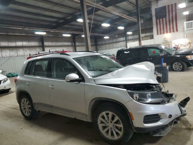 Сірий Фольксваген Тігуан, об'ємом двигуна 2 л та пробігом 187 тис. км за 6900 $, фото 2 на Automoto.ua