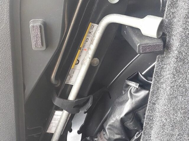 Сірий Фольксваген Тігуан, об'ємом двигуна 2 л та пробігом 48 тис. км за 14000 $, фото 11 на Automoto.ua