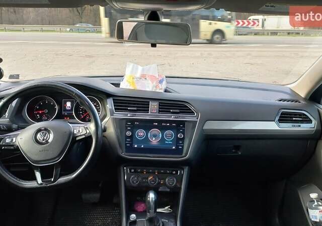 Серый Фольксваген Тигуан, объемом двигателя 2 л и пробегом 147 тыс. км за 23000 $, фото 11 на Automoto.ua