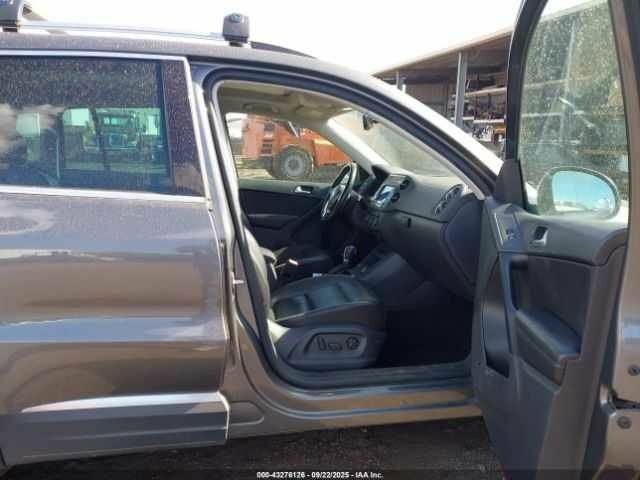 Серый Фольксваген Тигуан, объемом двигателя 2 л и пробегом 55 тыс. км за 8000 $, фото 4 на Automoto.ua