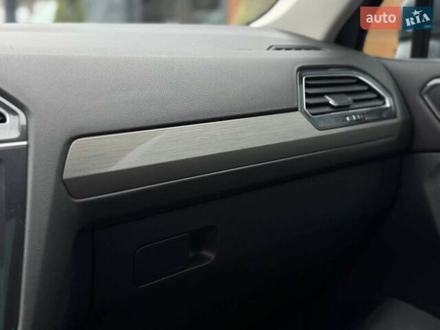 Сірий Фольксваген Тігуан, об'ємом двигуна 1.98 л та пробігом 152 тис. км за 18400 $, фото 53 на Automoto.ua