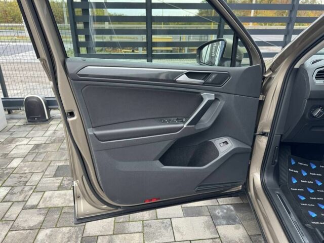 Серый Фольксваген Тигуан, объемом двигателя 2 л и пробегом 320 тыс. км за 20500 $, фото 13 на Automoto.ua