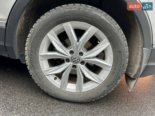 Серый Фольксваген Тигуан, объемом двигателя 1.97 л и пробегом 149 тыс. км за 25500 $, фото 40 на Automoto.ua
