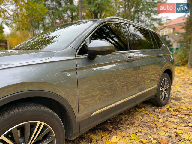 Серый Фольксваген Тигуан, объемом двигателя 2 л и пробегом 205 тыс. км за 16940 $, фото 19 на Automoto.ua