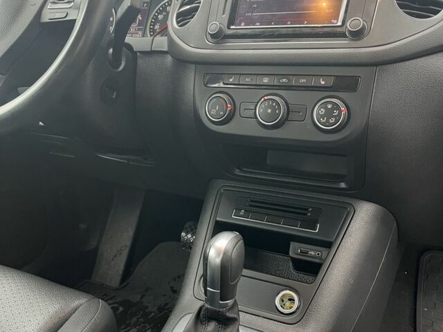 Сірий Фольксваген Тігуан, об'ємом двигуна 2 л та пробігом 172 тис. км за 11890 $, фото 10 на Automoto.ua