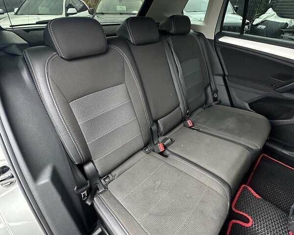 Сірий Фольксваген Тігуан, об'ємом двигуна 1.97 л та пробігом 165 тис. км за 23999 $, фото 32 на Automoto.ua