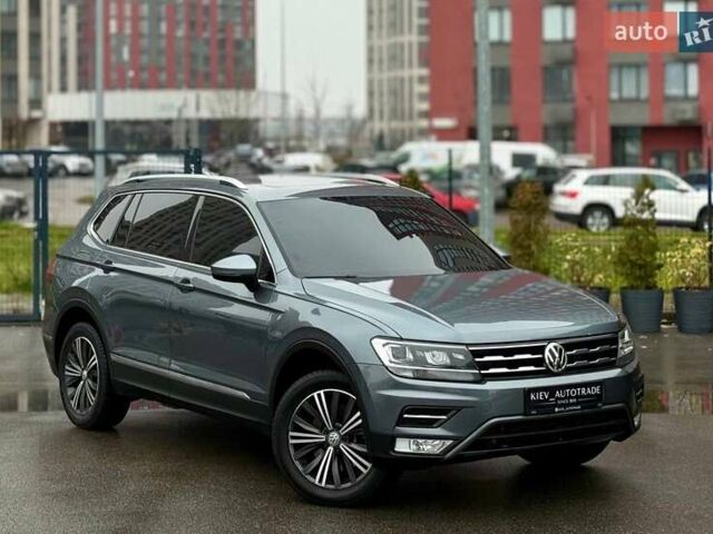 Серый Фольксваген Тигуан, объемом двигателя 2 л и пробегом 155 тыс. км за 18500 $, фото 1 на Automoto.ua