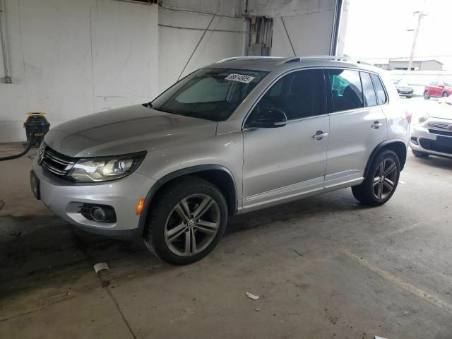 Серый Фольксваген Тигуан, объемом двигателя 2 л и пробегом 188 тыс. км за 336 $, фото 2 на Automoto.ua