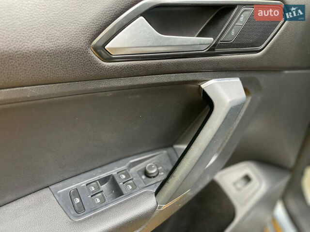 Серый Фольксваген Тигуан, объемом двигателя 2 л и пробегом 205 тыс. км за 16940 $, фото 30 на Automoto.ua