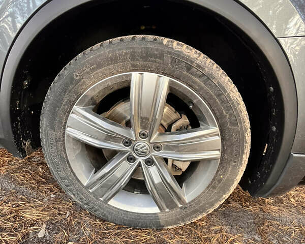 Сірий Фольксваген Тігуан, об'ємом двигуна 1.98 л та пробігом 81 тис. км за 23000 $, фото 9 на Automoto.ua