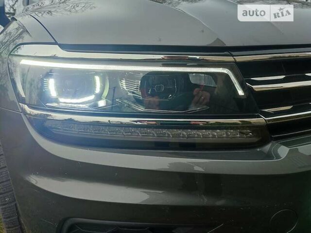 Серый Фольксваген Тигуан, объемом двигателя 2 л и пробегом 194 тыс. км за 25000 $, фото 2 на Automoto.ua