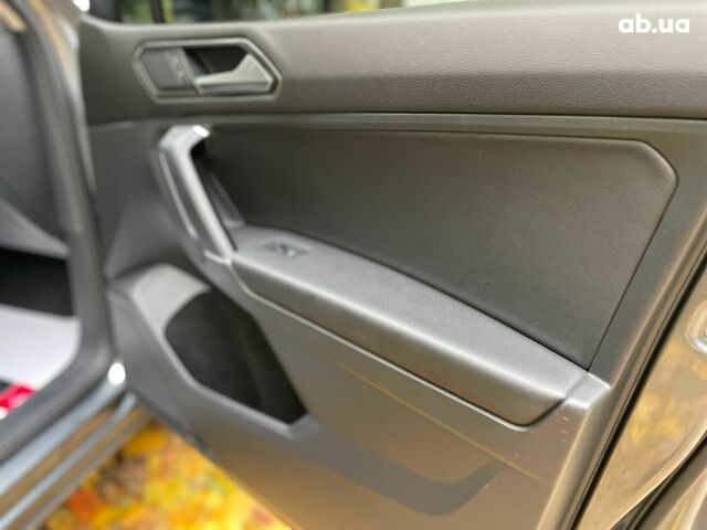 Серый Фольксваген Тигуан, объемом двигателя 2 л и пробегом 205 тыс. км за 16940 $, фото 39 на Automoto.ua