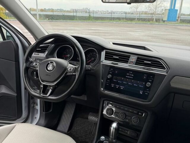 Серый Фольксваген Тигуан, объемом двигателя 2 л и пробегом 167 тыс. км за 15999 $, фото 14 на Automoto.ua