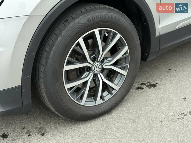 Серый Фольксваген Тигуан, объемом двигателя 2 л и пробегом 263 тыс. км за 18700 $, фото 48 на Automoto.ua
