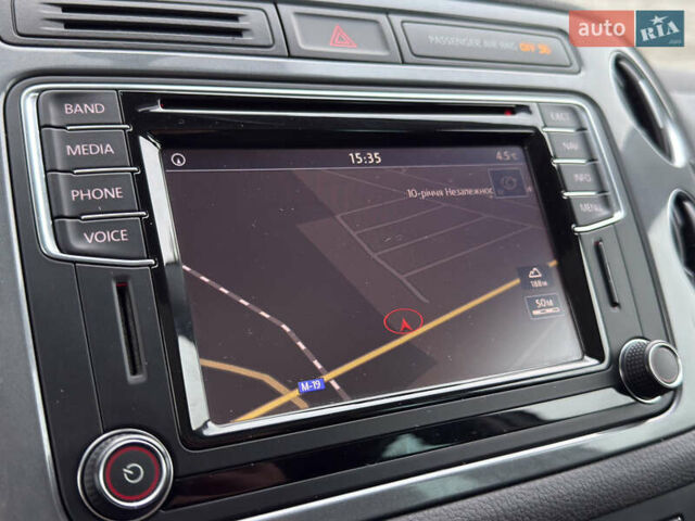 Серый Фольксваген Тигуан, объемом двигателя 2 л и пробегом 181 тыс. км за 15000 $, фото 24 на Automoto.ua