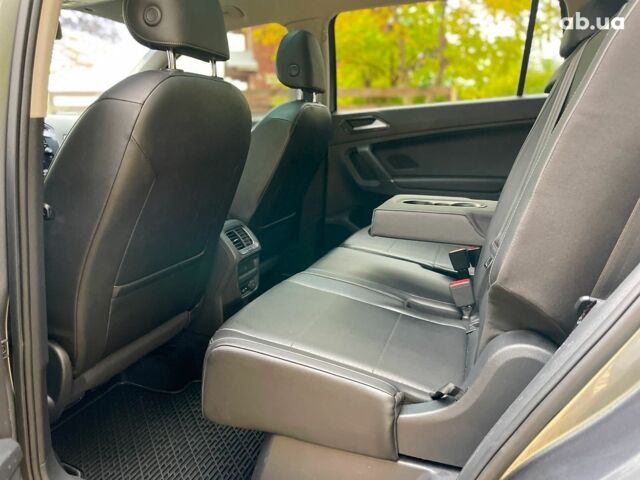 Серый Фольксваген Тигуан, объемом двигателя 2 л и пробегом 205 тыс. км за 16940 $, фото 22 на Automoto.ua