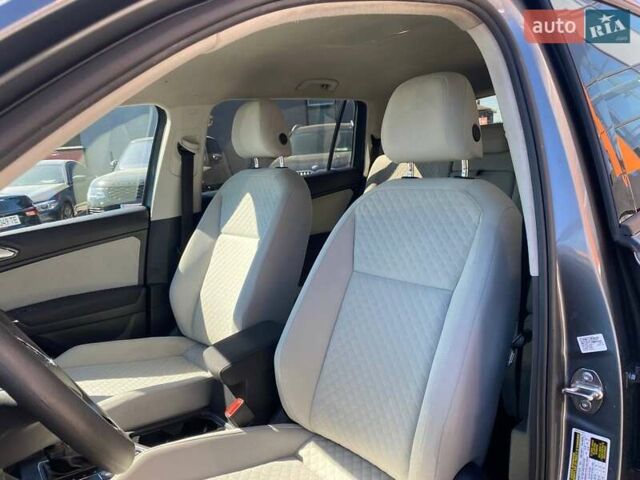 Серый Фольксваген Тигуан, объемом двигателя 2 л и пробегом 172 тыс. км за 14300 $, фото 19 на Automoto.ua