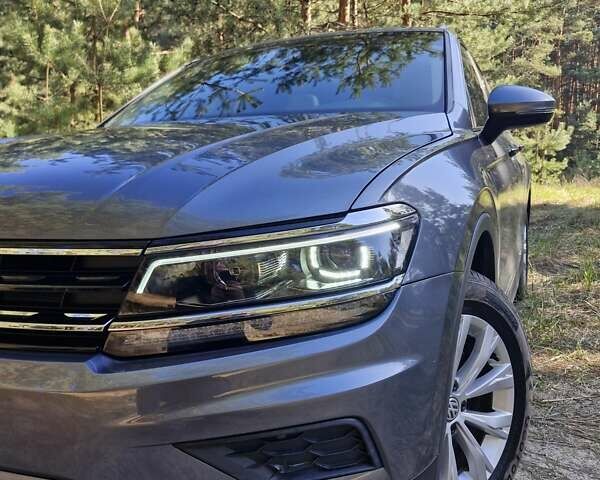 Серый Фольксваген Тигуан, объемом двигателя 1.98 л и пробегом 143 тыс. км за 20000 $, фото 2 на Automoto.ua