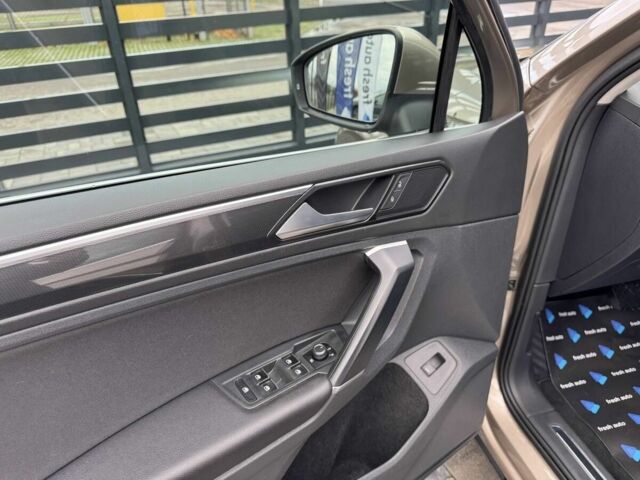 Серый Фольксваген Тигуан, объемом двигателя 2 л и пробегом 320 тыс. км за 20500 $, фото 14 на Automoto.ua