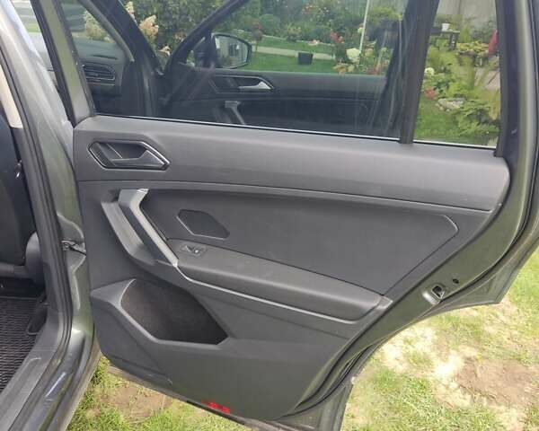 Серый Фольксваген Тигуан, объемом двигателя 1.98 л и пробегом 134 тыс. км за 20000 $, фото 13 на Automoto.ua