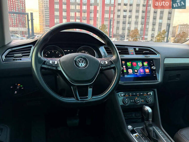 Серый Фольксваген Тигуан, объемом двигателя 2 л и пробегом 155 тыс. км за 18500 $, фото 17 на Automoto.ua