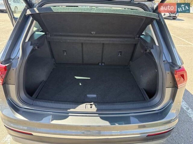 Серый Фольксваген Тигуан, объемом двигателя 1.98 л и пробегом 116 тыс. км за 28000 $, фото 23 на Automoto.ua