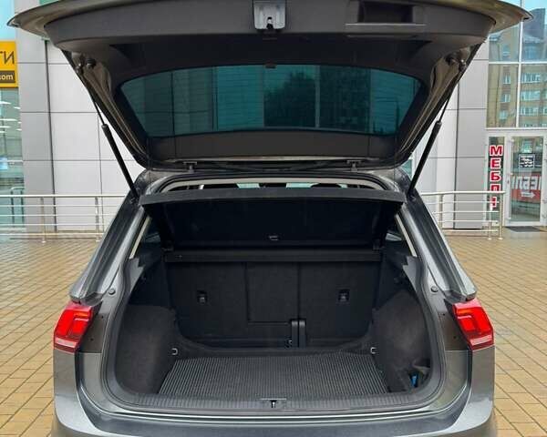 Серый Фольксваген Тигуан, объемом двигателя 1.97 л и пробегом 170 тыс. км за 24900 $, фото 7 на Automoto.ua