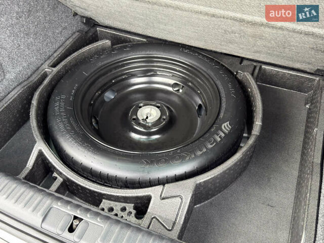 Серый Фольксваген Тигуан, объемом двигателя 2 л и пробегом 181 тыс. км за 15000 $, фото 52 на Automoto.ua