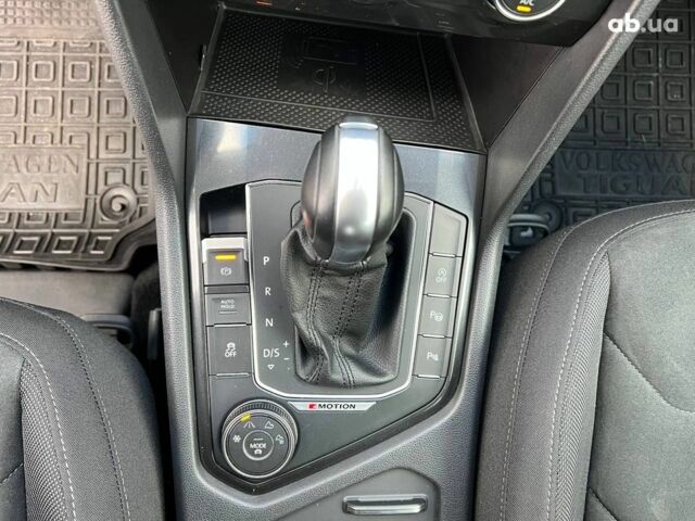 Серый Фольксваген Тигуан, объемом двигателя 2 л и пробегом 250 тыс. км за 22680 $, фото 31 на Automoto.ua