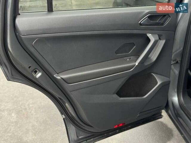 Сірий Фольксваген Тігуан, об'ємом двигуна 1.98 л та пробігом 152 тис. км за 18400 $, фото 54 на Automoto.ua