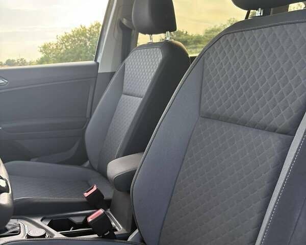 Сірий Фольксваген Тігуан, об'ємом двигуна 1.98 л та пробігом 116 тис. км за 18500 $, фото 21 на Automoto.ua