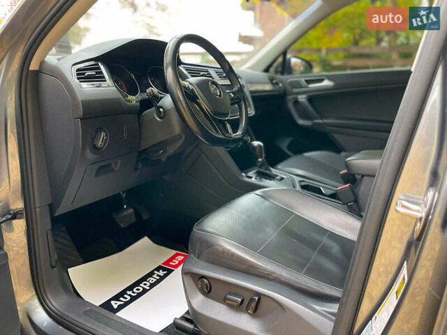 Серый Фольксваген Тигуан, объемом двигателя 2 л и пробегом 205 тыс. км за 16940 $, фото 31 на Automoto.ua