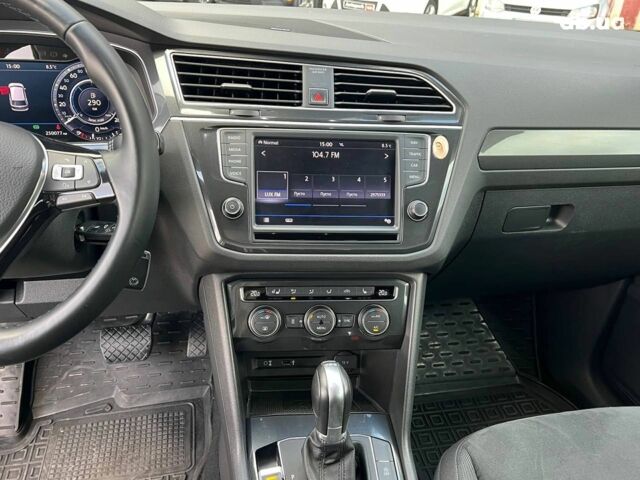 Серый Фольксваген Тигуан, объемом двигателя 2 л и пробегом 250 тыс. км за 22680 $, фото 27 на Automoto.ua