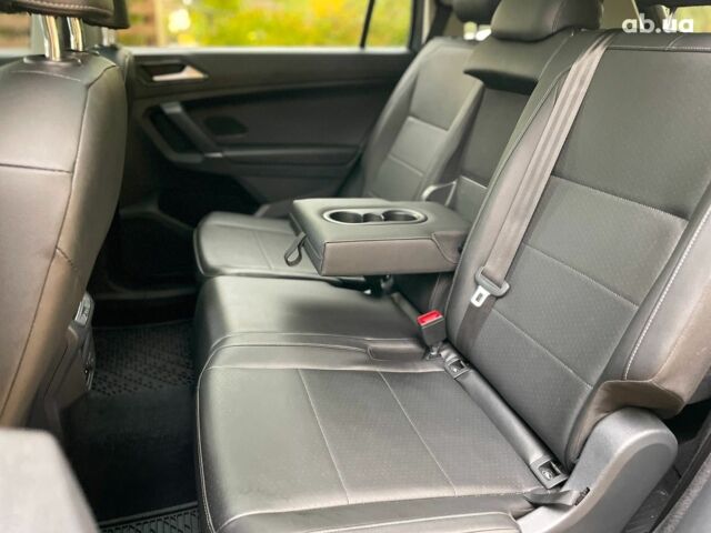 Серый Фольксваген Тигуан, объемом двигателя 2 л и пробегом 205 тыс. км за 16940 $, фото 23 на Automoto.ua