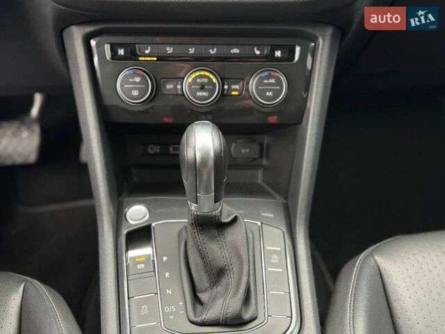 Сірий Фольксваген Тігуан, об'ємом двигуна 1.98 л та пробігом 152 тис. км за 18400 $, фото 49 на Automoto.ua