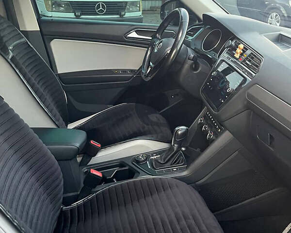 Серый Фольксваген Тигуан, объемом двигателя 1.98 л и пробегом 127 тыс. км за 17800 $, фото 16 на Automoto.ua