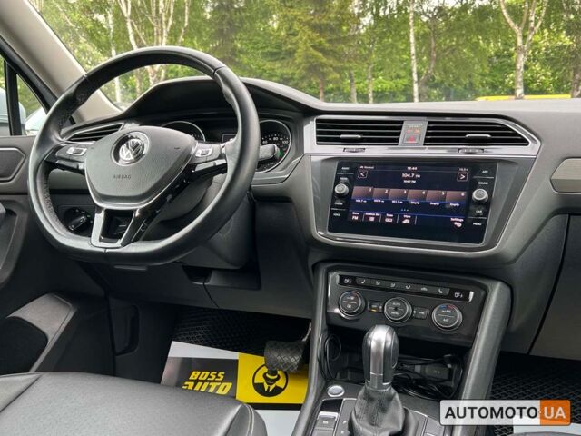 Сірий Фольксваген Тігуан, об'ємом двигуна 2 л та пробігом 60 тис. км за 24699 $, фото 12 на Automoto.ua