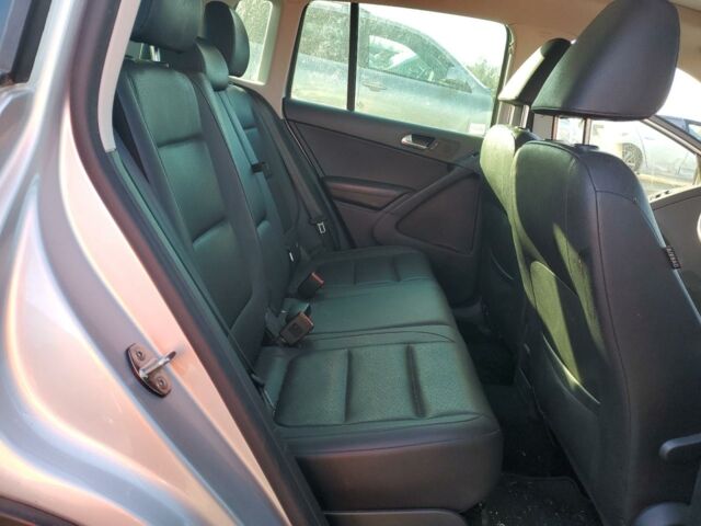 Сірий Фольксваген Тігуан, об'ємом двигуна 2 л та пробігом 166 тис. км за 8300 $, фото 10 на Automoto.ua