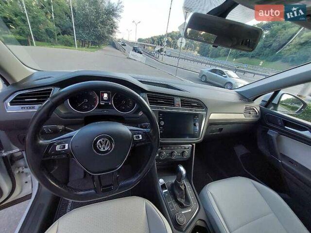Сірий Фольксваген Тігуан, об'ємом двигуна 1.98 л та пробігом 163 тис. км за 24000 $, фото 12 на Automoto.ua