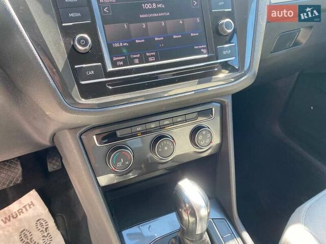 Серый Фольксваген Тигуан, объемом двигателя 2 л и пробегом 172 тыс. км за 14300 $, фото 16 на Automoto.ua